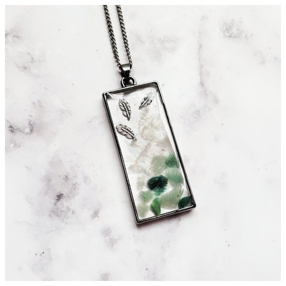 Jade and Fluorite Necklace Healing Crystals and Feathers Geometric Resin Pendant - Picture 3 of 11